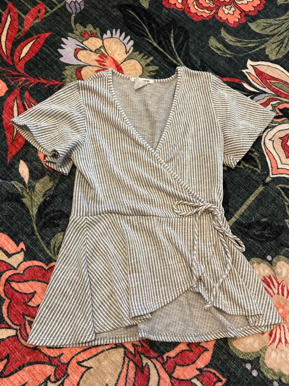 3/$25 🤍 Caution to the Wind Striped Wrap Peplum Top XS (Runs Small)